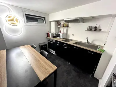 Cuisine ou kitchenette dans l'établissement Le Jutard - proche des quais - 5 personnes