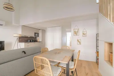 Cuisine ou kitchenette dans l'établissement T3 neuf, climatisé proche Lyon 3