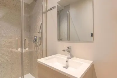 Salle de bains dans l'établissement Appartement lumineux pour 4, Villeurbanne Cusset