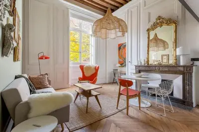 Coin salon dans l'établissement L'Eugénie, secteur Opéra et climatisé, Lyon 1er