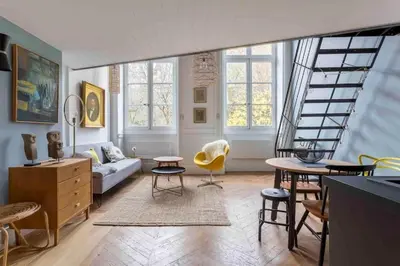 Coin salon dans l'établissement L'Auguste, proche Opéra et climatisé, Lyon 1