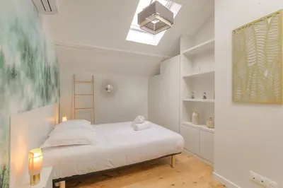 Un ou plusieurs lits dans un hébergement de l'établissement Appartement T3 neuf, climatisé proche Lyon 3
