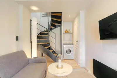 Télévision ou salle de divertissement dans l'établissement Studio moderne et équipé en duplex, Villeurbanne