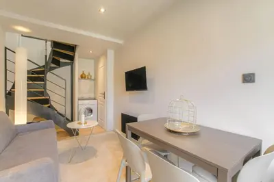 Télévision ou salle de divertissement dans l'établissement Studio moderne et équipé en duplex, Villeurbanne