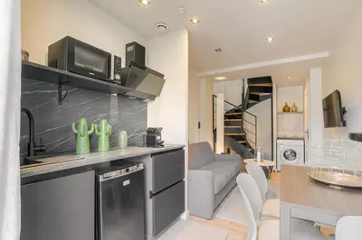 Cuisine ou kitchenette dans l'établissement Studio moderne et équipé en duplex, Villeurbanne