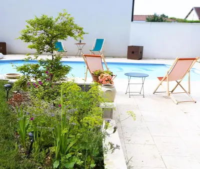 Piscine de l'établissement Les chambres de la Dombes ou située à proximité