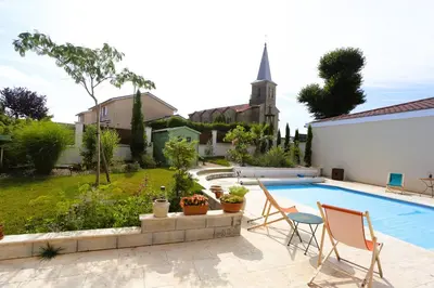 Piscine de l'établissement Les chambres de la Dombes ou située à proximité