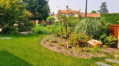 Jardin de l'établissement Les chambres de la Dombes