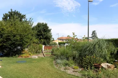 Jardin de l'établissement Les chambres de la Dombes