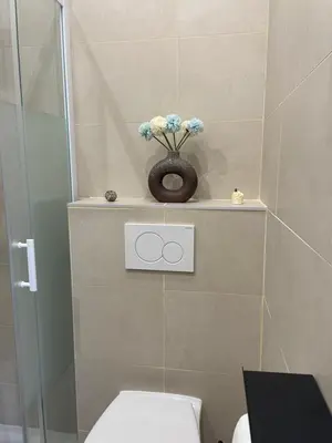 Salle de bains dans l'établissement La parenthèse dorée Studio à saint bel