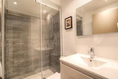 Salle de bains dans l'établissement Studio fonctionnel et rénové, Berges du Rhône
