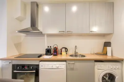 Cuisine ou kitchenette dans l'établissement Appartement avec terrasse - Proche Berges du Rhône