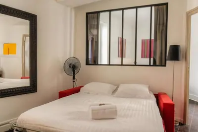 Un ou plusieurs lits dans un hébergement de l'établissement Appartement cosy et lumineux, Berges du Rhône