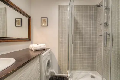 Salle de bains dans l'établissement Appartement cosy et lumineux, Berges du Rhône