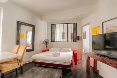 Télévision ou salle de divertissement dans l'établissement Appartement cosy et lumineux, Berges du Rhône