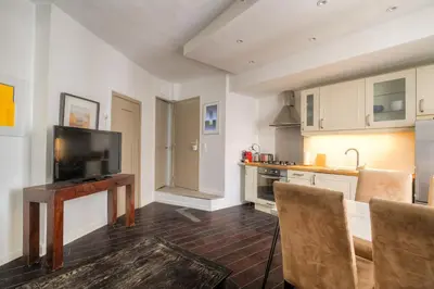 Cuisine ou kitchenette dans l'établissement Appartement cosy et lumineux, Berges du Rhône
