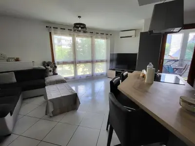 Télévision ou salle de divertissement dans l'établissement Appartement climatisé et moderne