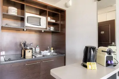 Cuisine ou kitchenette dans l'établissement Bel appartement avec vue imprenable, Lyon-Vaise