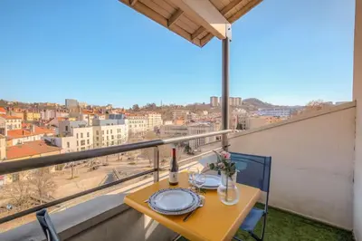 Balcon ou terrasse dans l'établissement Bel appartement avec vue imprenable, Lyon-Vaise