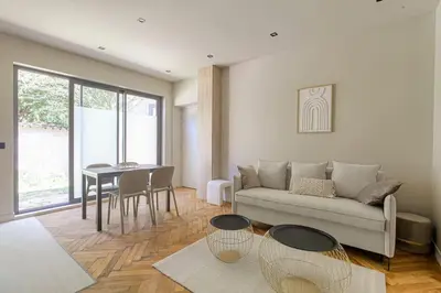 Coin salon dans l'établissement Bel appartement lumineux, deux pièces, Ecully