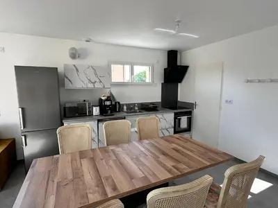 Cuisine ou kitchenette dans l'établissement House 30 With 5 Bedrooms Lechaffardcom