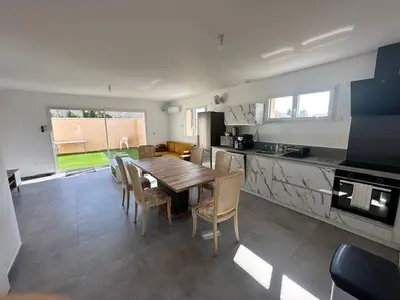 Cuisine ou kitchenette dans l'établissement House with 5 bedrooms lechaffardcom