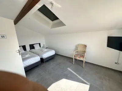 Un ou plusieurs lits dans un hébergement de l'établissement House with 5 bedrooms lechaffardcom
