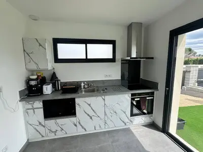 Cuisine ou kitchenette dans l'établissement House 60 with 3 bedrooms lechaffardcom