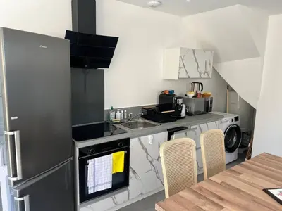 Cuisine ou kitchenette dans l'établissement House 10 with 1 bedroom lechaffardcom