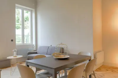 Coin salon dans l'établissement Superbe duplex avec parking, Tour-de-Salvagny