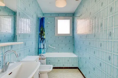 Salle de bains dans l'établissement Le Repaire des Travailleurs - Balcon Privé - Jonage
