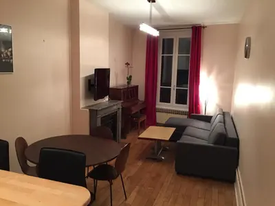 Télévision ou salle de divertissement dans l'établissement Appartement, Lyon, Villeurbanne
