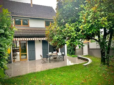 Jardin de l'établissement Jolie Villa avec jardin