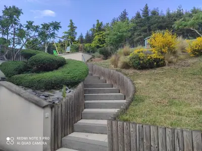 Jardin de l'établissement Gites des hauts de Jurieux Des activités pour tous !