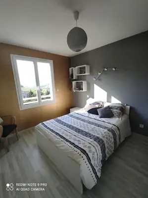 Un ou plusieurs lits dans un hébergement de l'établissement Gites des hauts de Jurieux Des activités pour tous !