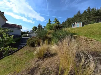 Jardin de l'établissement Gites des hauts de Jurieux Des activités pour tous !