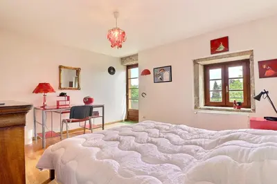 Un ou plusieurs lits dans un hébergement de l'établissement Saint-Fortunat - Authentic Home with Pool - Saint-Didier-au-Mont-d'Or