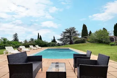 Piscine de l'établissement Saint-Fortunat - Authentic Home with Pool - Saint-Didier-au-Mont-d'Or ou située à proximité