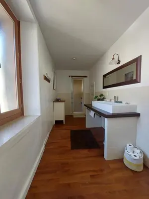 Salle de bains dans l'établissement Chambre de charme avec vue et piscine