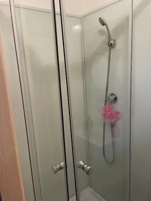 Salle de bains dans l'établissement chambre calme proximité aéroport