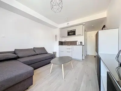 Cuisine ou kitchenette dans l'établissement Studio paisible - métro Oullins centre