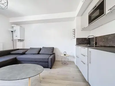 Cuisine ou kitchenette dans l'établissement Studio paisible - métro Oullins centre