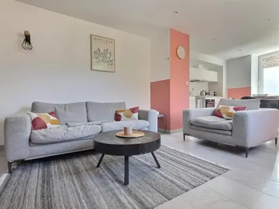 Coin salon dans l'établissement Charmante maison de village