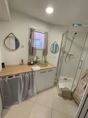 Salle de bains dans l'établissement Studio indépendant au calme avec terrasse privative