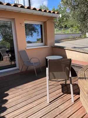 Balcon ou terrasse dans l'établissement Studio indépendant au calme avec terrasse privative