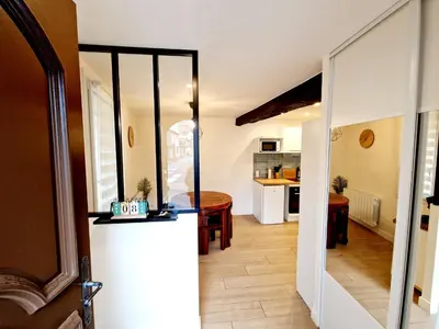 Cuisine ou kitchenette dans l'établissement Studio Calme & Connecté Près de Lyon