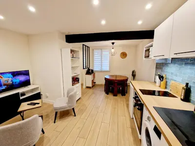 Cuisine ou kitchenette dans l'établissement Studio Calme & Connecté Près de Lyon