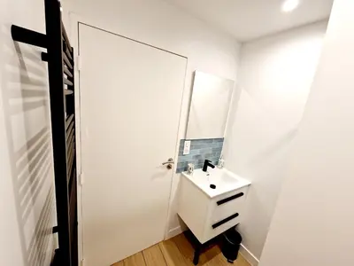 Salle de bains dans l'établissement Studio Calme & Connecté Près de Lyon
