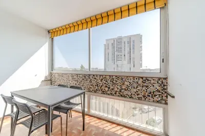 Balcon ou terrasse dans l'établissement Spacious Apartment for 8 People - Bron Grand Clement