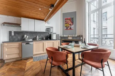 Cuisine ou kitchenette dans l'établissement Fenêtre sur cour - Studio pour 2